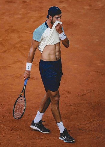 Karen Khachanov shirtless