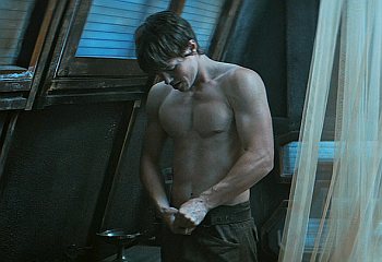 Milo Callaghan shirtless in dune prophecy