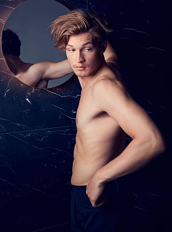 Damian Hardung shirtless2