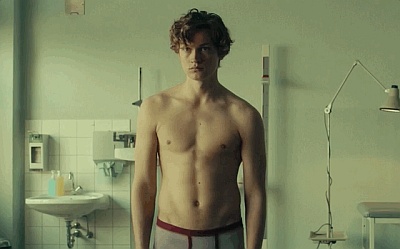 Damian Hardung underwear briefs in Auerhaus (2019)