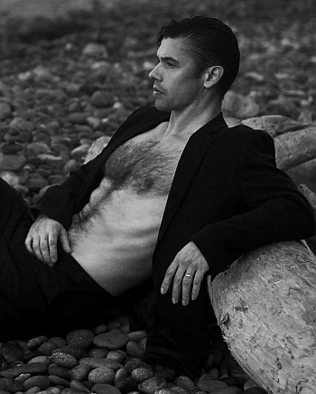 Paul Telfer chest hair