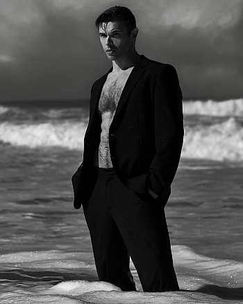 Paul Telfer shirtless