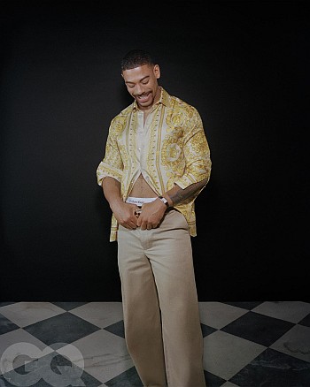 Aaron Pierre underwear peekabo